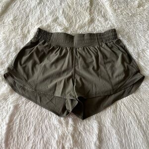 Hotty Hot High Rise 2.5” Short in Army Green